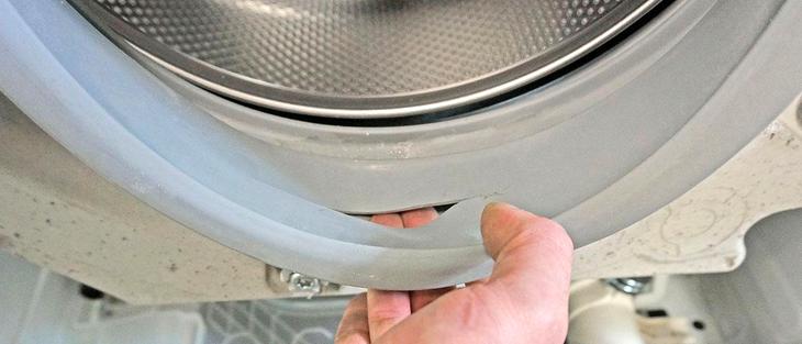 Из стиральной машины течет вода